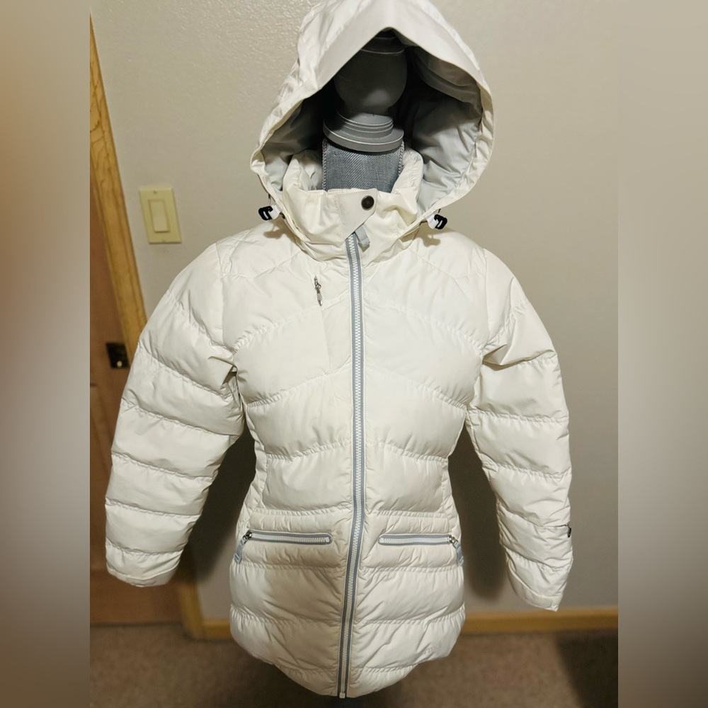 Women’s MARMOT Down 700 Fill hooded  white Jacket size Small